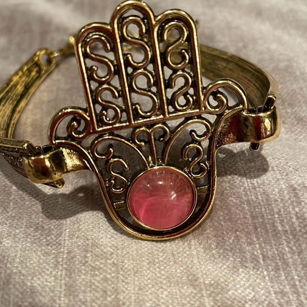 Cherry Quartz Hamsa Bracelet - Picture 4 of 4